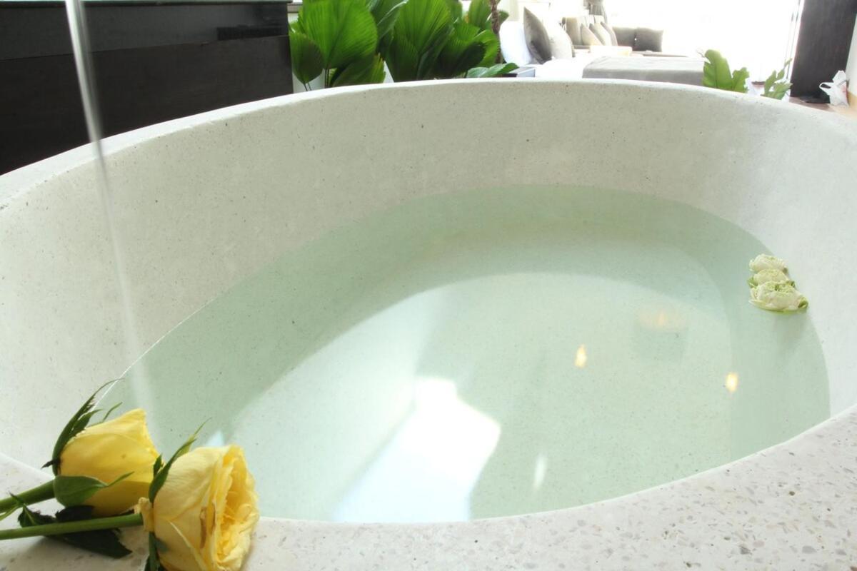 Blue Crystal Boutique Hotel Пном Пен Екстериор снимка